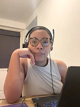 Snapshot of Melia_Rayne chatting on 28, 11, 2025 Melia Rayne online show from 28, 11, 2025