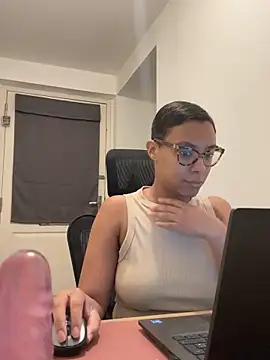 Snapshot of Melia_Rayne chatting on 4, 12, 2025 Melia Rayne online show from 4, 12, 2025