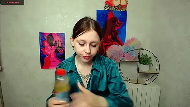 Snapshot of _MiraGold_ chatting on 2, 12, 2025 MiraGold online show from 2, 12, 2025