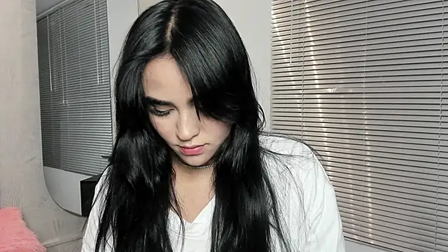 elaia muller  online show from 28, 11, 2025