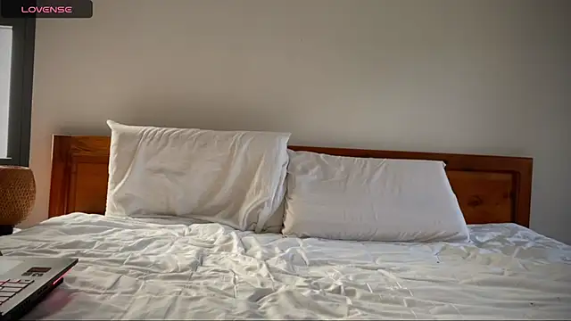 Snapshot of Aurora_5 chatting on 9, 3, 2025 Aurora 5 online show from 9, 3, 2025