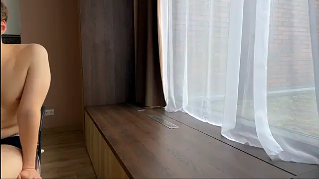 Snapshot of Aurora_5 chatting on 28, 10, 2025 Aurora 5 online show from 28, 10, 2025