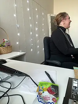 Juicy PeachLux online show from 7, 3, 2025