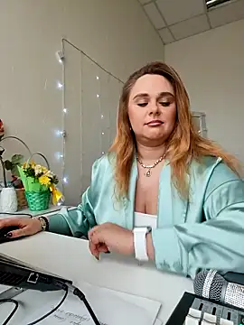 Juicy PeachLux online show from 25, 9, 2025