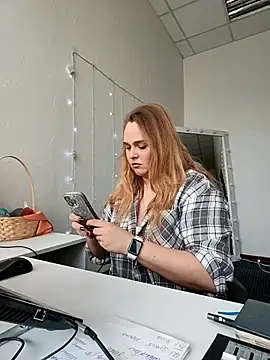 Juicy PeachLux online show from 5, 10, 2025