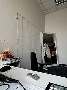 Juicy PeachLux online show from 9, 10, 2025