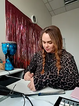 Juicy PeachLux online show from 27, 11, 2025