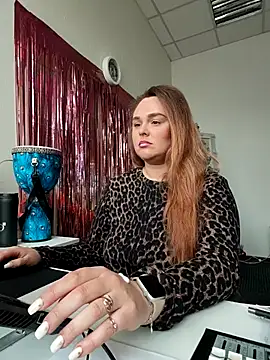 Juicy PeachLux online show from 3, 12, 2025