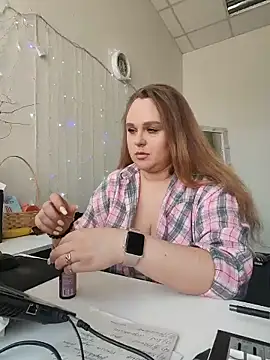 Juicy PeachLux online show from 15, 5, 2026