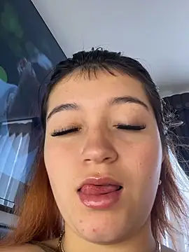 Karina Leon online show from 12, 7, 2026