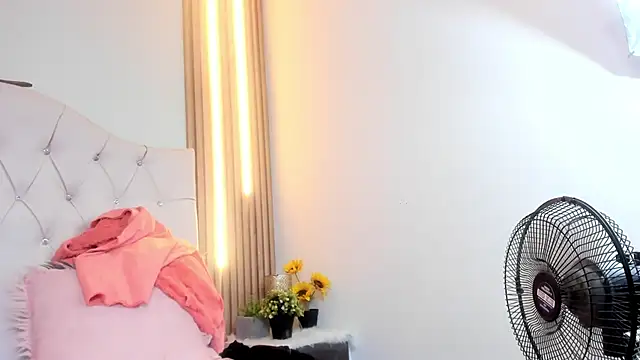 Snapshot of Alexa_Bravva chatting on 20, 9, 2025 Alexa Bravva online show from 20, 9, 2025