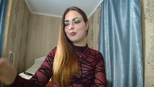 Snapshot of Leila_Kissyu chatting on 13, 11, 2025 Leila Kissyu online show from 13, 11, 2025