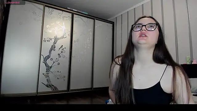 Snapshot of MiraLuccian chatting on 17, 3, 2025 MiraLuccian online show from 17, 3, 2025