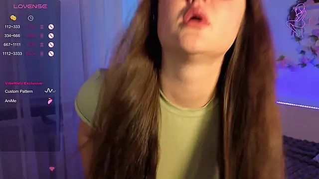 Snapshot of MiraLuccian chatting on 8, 9, 2025 MiraLuccian online show from 8, 9, 2025