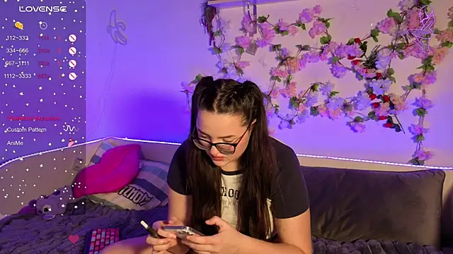 Snapshot of MiraLuccian chatting on 6, 10, 2025 MiraLuccian online show from 6, 10, 2025