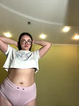 Snapshot of MiraLuccian chatting on 12, 10, 2025 MiraLuccian online show from 12, 10, 2025