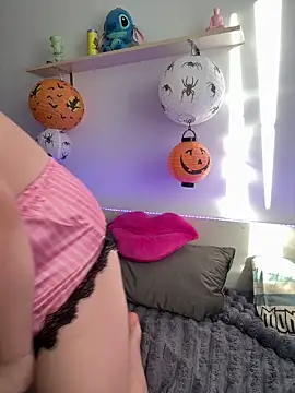 Snapshot of MiraLuccian chatting on 15, 10, 2025 MiraLuccian online show from 15, 10, 2025