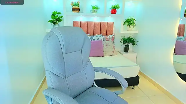 Snapshot of sharon_rosse__ chatting on 18, 11, 2025 sharon rosse online show from 18, 11, 2025