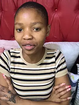 Snapshot of BondiBitch chatting on 6, 10, 2025 BondiBitch online show from 6, 10, 2025