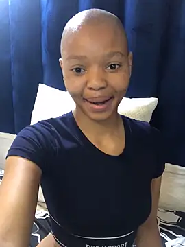 Snapshot of BondiBitch chatting on 27, 10, 2025 BondiBitch online show from 27, 10, 2025