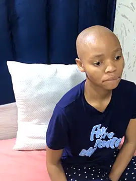 Snapshot of BondiBitch chatting on 2, 11, 2025 BondiBitch online show from 2, 11, 2025