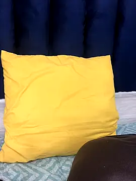 Snapshot of BondiBitch chatting on 9, 11, 2025 BondiBitch online show from 9, 11, 2025