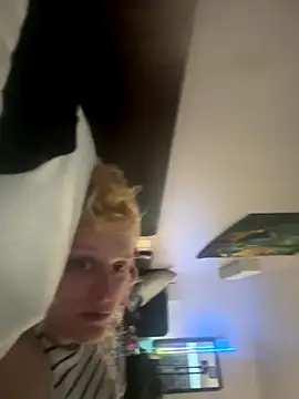 Snapshot of KITTYBOOBOOFUXX chatting on 21, 12, 2025 KITTYBOOBOOFUXX online show from 21, 12, 2025