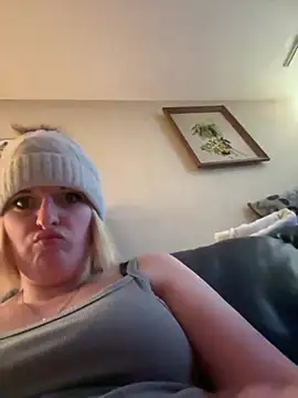 Snapshot of KITTYBOOBOOFUXX chatting on 2, 2, 2026 KITTYBOOBOOFUXX online show from 2, 2, 2026