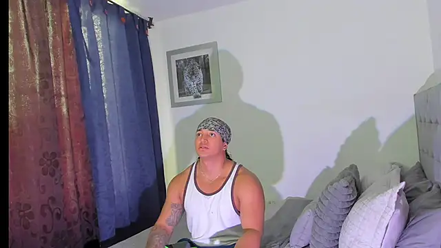 Snapshot of boys_blackandwhite chatting on 30, 11, 2025 boys blackandwhite online show from 30, 11, 2025