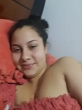 Snapshot of esmeralda_jadees chatting on 8, 3, 2025 esmeralda jadees online show from 8, 3, 2025
