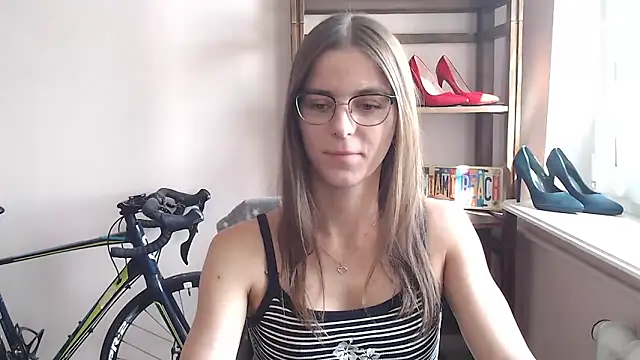 Snapshot of love_megi chatting on 4, 5, 2026 love megi online show from 4, 5, 2026
