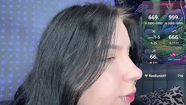 Snapshot of yourvodka chatting on 28, 11, 2025 yourvodka online show from 28, 11, 2025