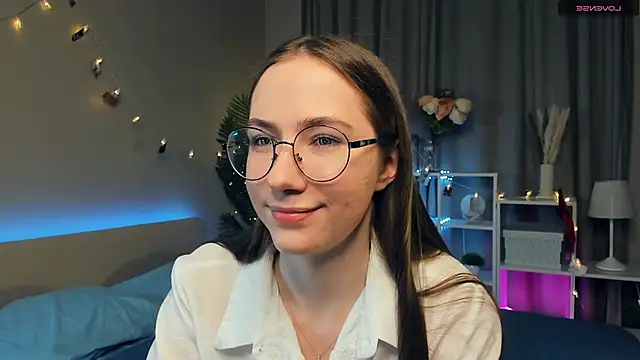 Snapshot of Kira_mindnes chatting on 9, 3, 2025 Kira mindnes online show from 9, 3, 2025