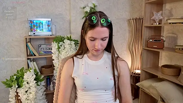 Snapshot of Kira_mindnes chatting on 18, 9, 2025 Kira mindnes online show from 18, 9, 2025