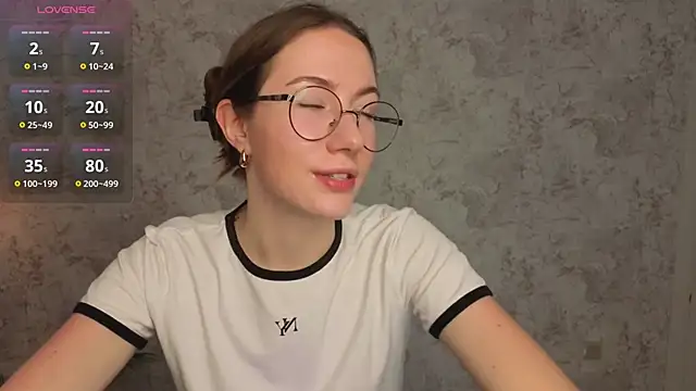 Snapshot of Kira_mindnes chatting on 17, 10, 2025 Kira mindnes online show from 17, 10, 2025