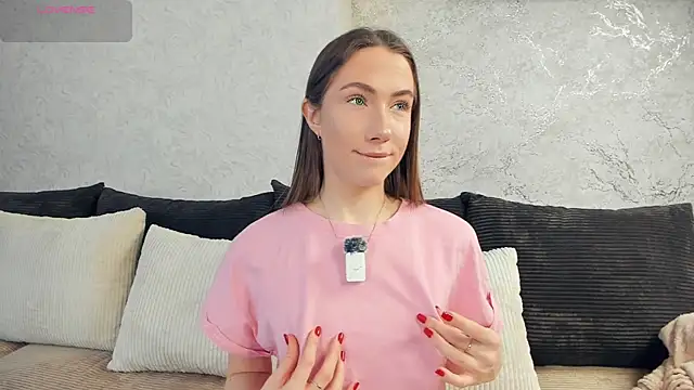 Snapshot of Kira_mindnes chatting on 28, 11, 2025 Kira mindnes online show from 28, 11, 2025