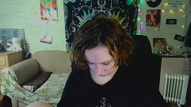 Snapshot of Lil_foxxx chatting on 12, 9, 2025 Lil foxxx online show from 12, 9, 2025