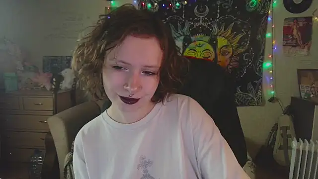 Snapshot of Lil_foxxx chatting on 15, 9, 2025 Lil foxxx online show from 15, 9, 2025