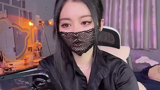 Snapshot of MI_KA22 chatting on 4, 10, 2025 MI KA22 online show from 4, 10, 2025