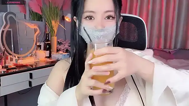 Snapshot of MI_KA22 chatting on 23, 10, 2025 MI KA22 online show from 23, 10, 2025