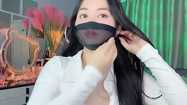 Snapshot of MI_KA22 chatting on 24, 10, 2025 MI KA22 online show from 24, 10, 2025