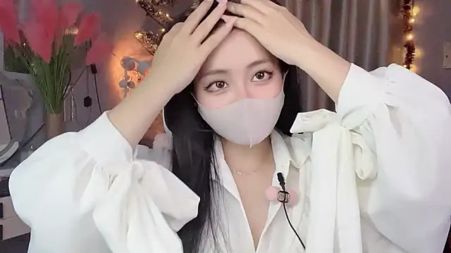 Snapshot of MI_KA22 chatting on 20, 11, 2025 MI KA22 online show from 20, 11, 2025