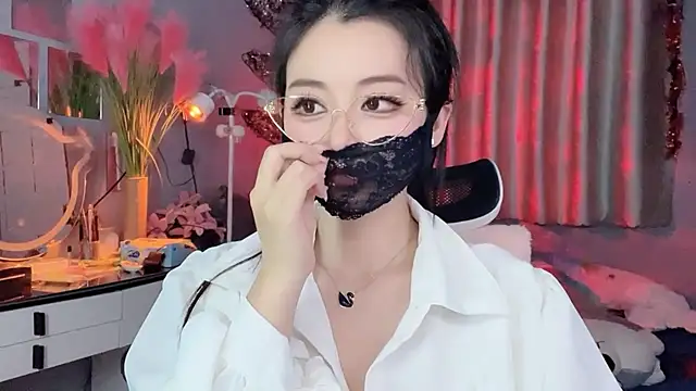 Snapshot of MI_KA22 chatting on 21, 11, 2025 MI KA22 online show from 21, 11, 2025