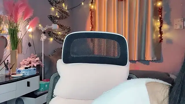 Snapshot of MI_KA22 chatting on 23, 11, 2025 MI KA22 online show from 23, 11, 2025