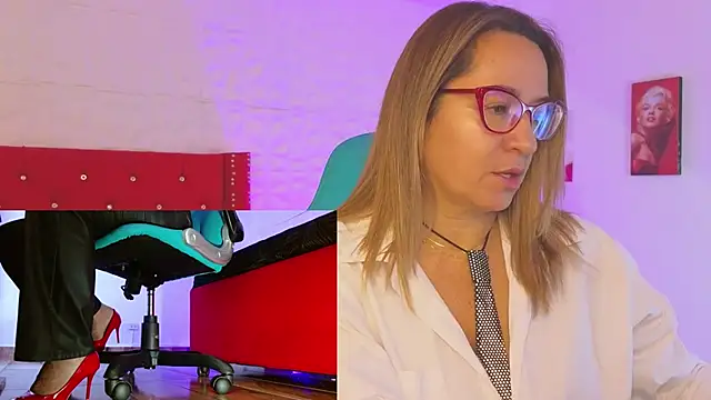 Snapshot of weet_Evans___ chatting on 19, 10, 2025 weet Evans online show from 19, 10, 2025