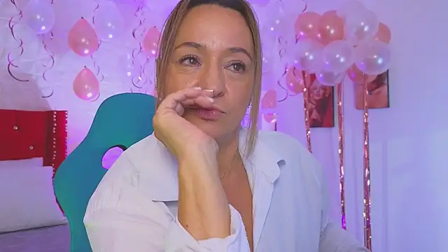 Snapshot of weet_Evans___ chatting on 15, 11, 2025 weet Evans online show from 15, 11, 2025