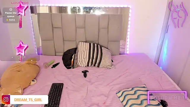 Snapshot of Sophie_whitexxx chatting on 12, 9, 2025 Sophie whitexxx online show from 12, 9, 2025