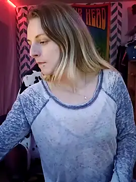 Snapshot of AlicePayne chatting on 15, 12, 2025 AlicePayne online show from 15, 12, 2025