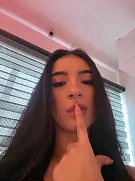 Snapshot of MagieeThomson chatting on 5, 11, 2025 MagieeThomson online show from 5, 11, 2025