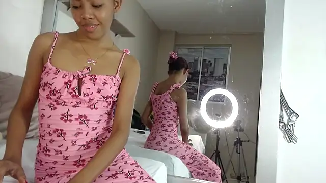 Snapshot of willow_smitt chatting on 9, 11, 2025 willow smitt online show from 9, 11, 2025